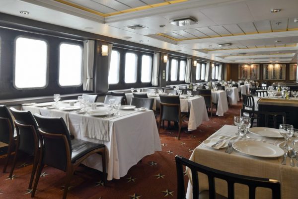 cruceros dinning room