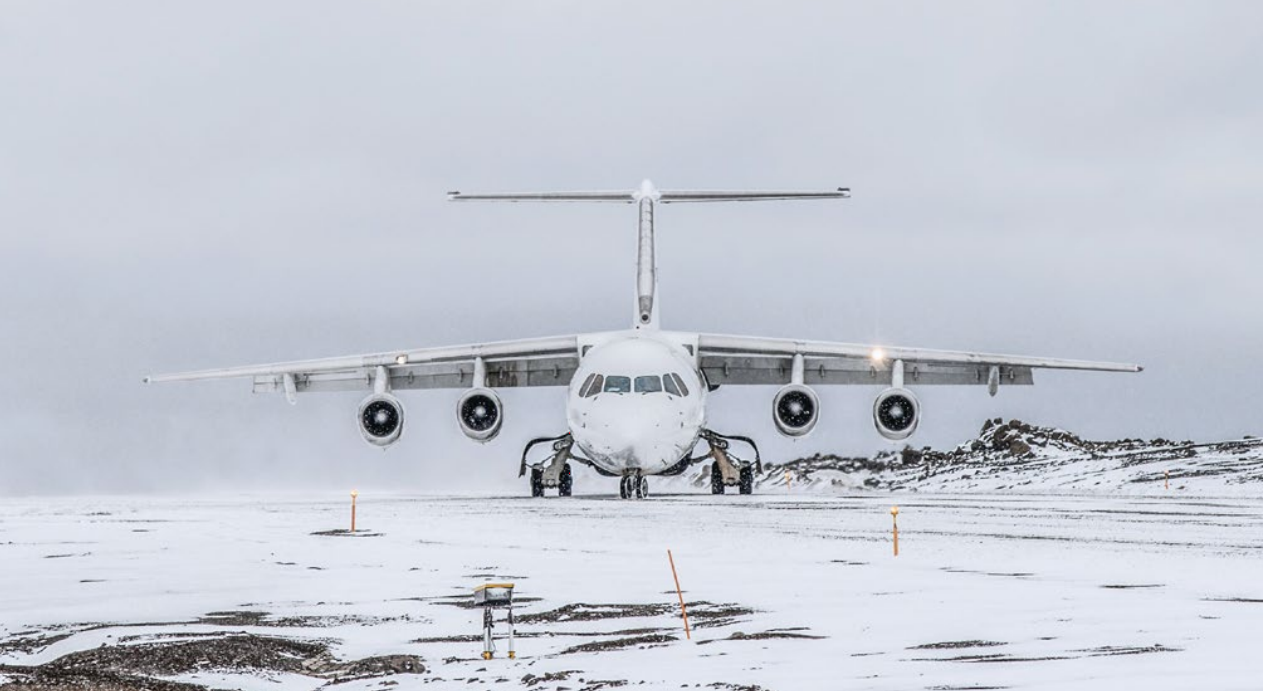 Antarctica 21 plane landing - Travel Just 4U